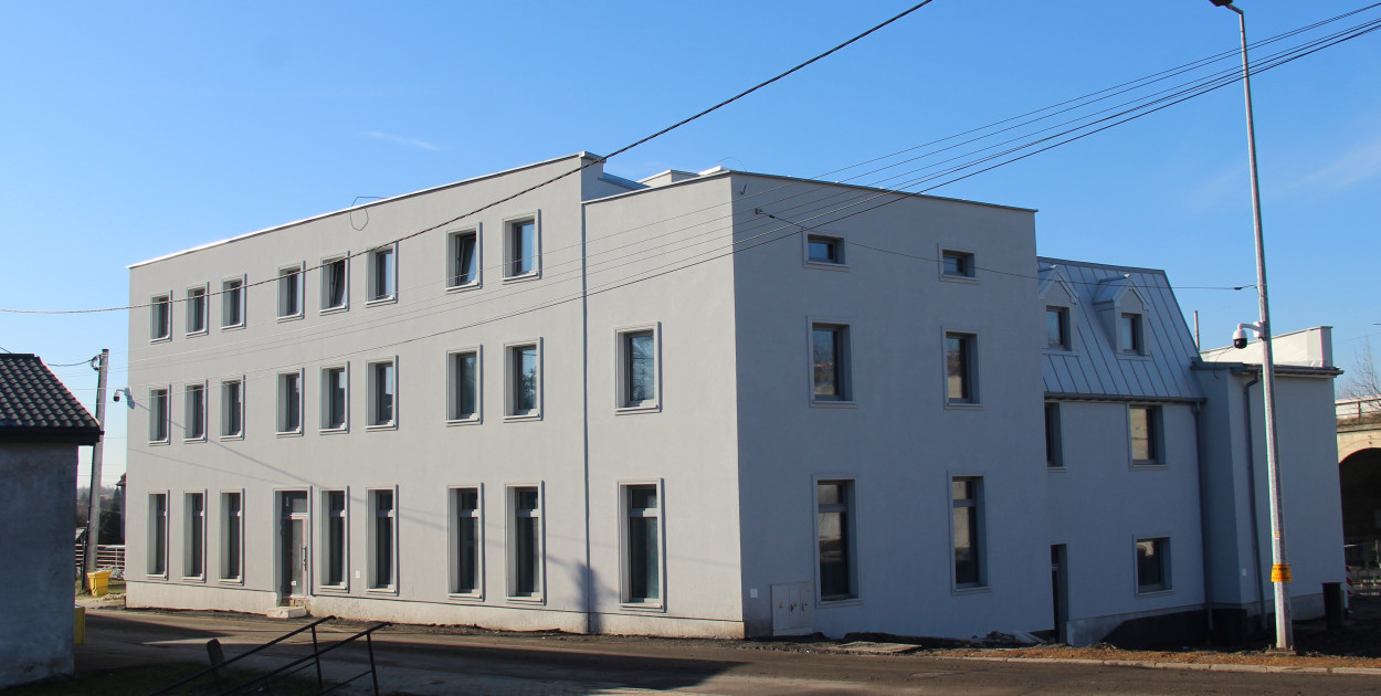 Miejska Biblioteka Publiczna w Radzionkowie otrzymała dofinansowanie na modernizację źródła ciepła oraz zabudowę instalacji fotowoltaicznej w budynku użyteczności publicznej przy ul. Gwarków 2 . Fot. UM Radzionków