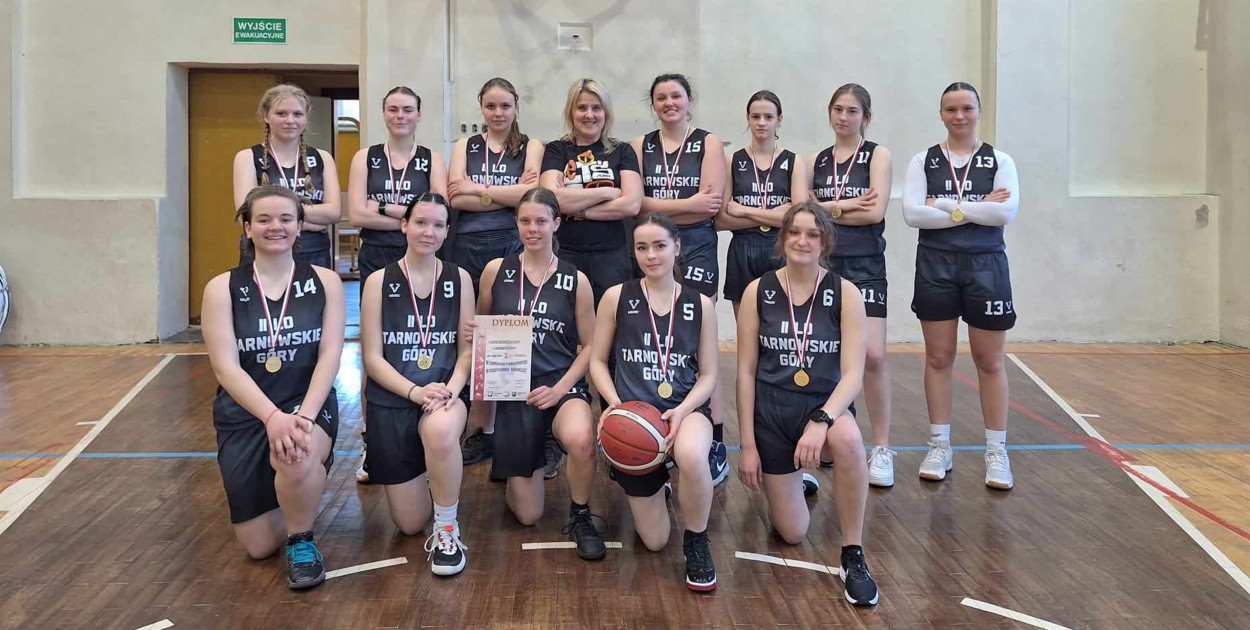 Niepokonane uczennice II LO im. S. Staszica w Tarnowskich Górach. Fot. Archiwum szkoły 