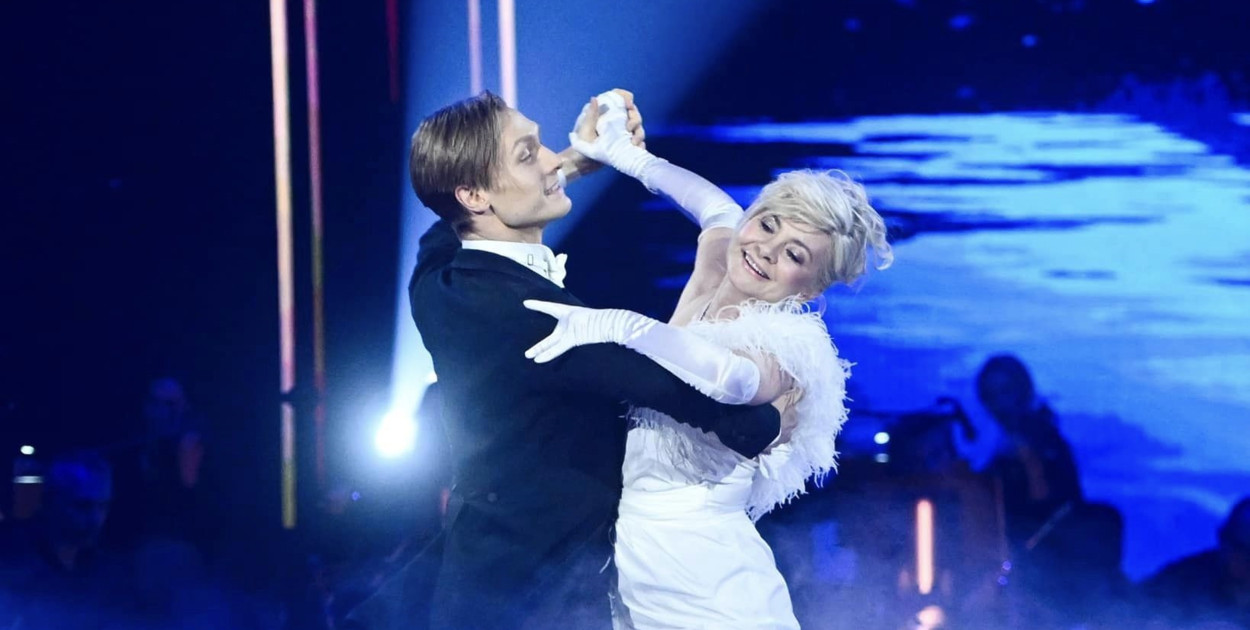 Mieszko Masłowski i Beata Olga Kowalska zatańczyli walc angielski. Fot. Materiały promocyjne Dancing with the Stars. Taniec z Gwiazdami