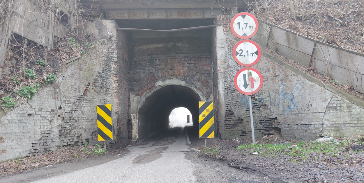 Wiadukt na ul. Szybowej jest w fatalnym stanie. Fot. Elżbieta Kulińska
