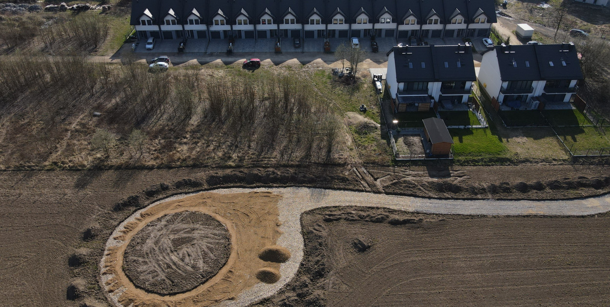 Na obrzeżach Bobrownik Śląskich trwa budowa zielonej przestrzeni o charakterze edukacyjno-rekreacyjnym . Fot. Jarosław Myśliwski