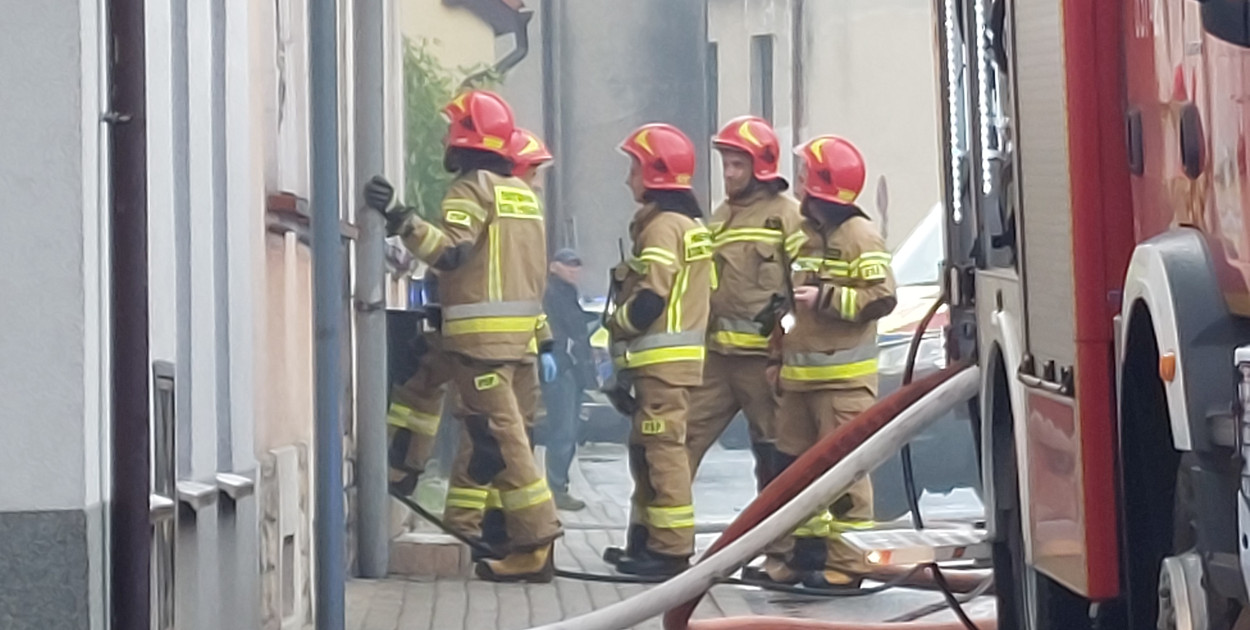 Tarnowskie Góry. Pożar mieszkania, a w środku butla z gazem. Fot. Jarosław Myśliwski