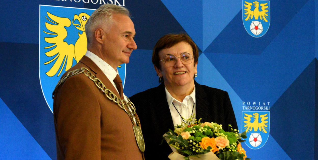 Tarnowskie Góry. Ustępująca starosta Krystyna Kosmala i obejmujący urząd Adam Chmiel. Fot. Jarosław Myśliwski