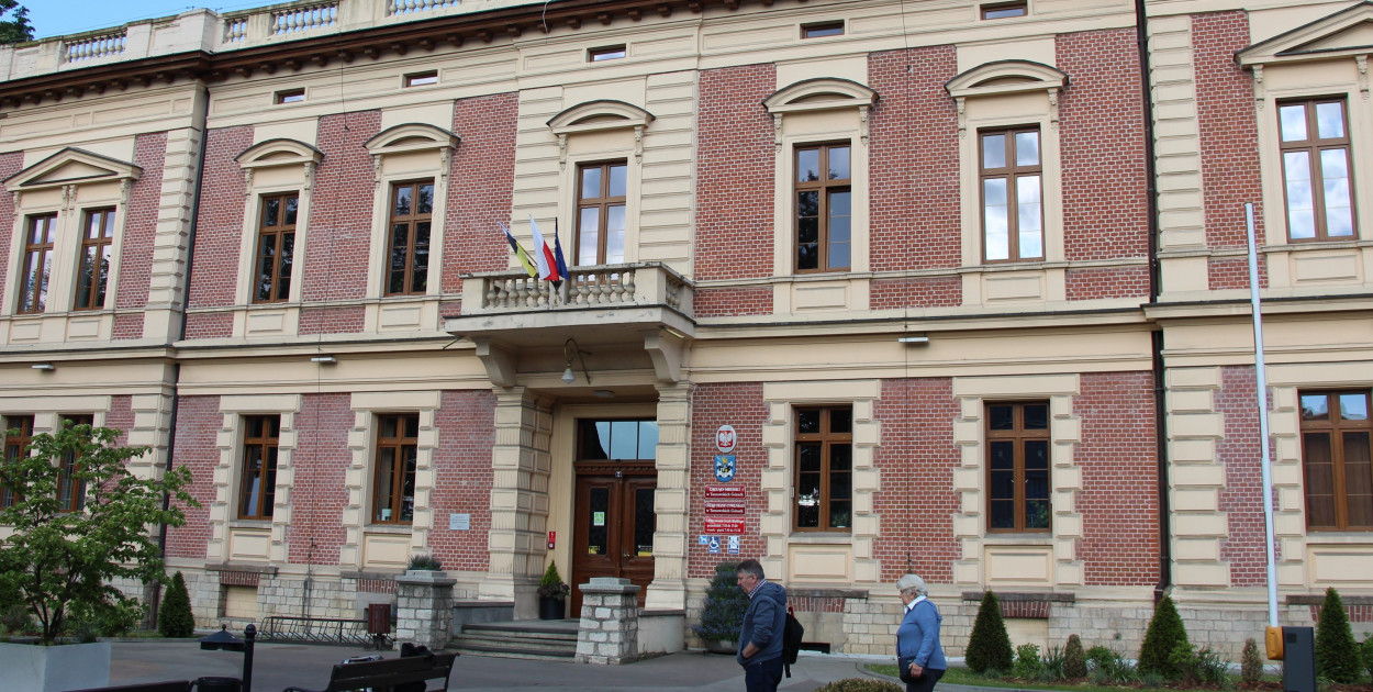 Urząd miejski przy ul. Sienkiewicza w Tarnowskich Górach. Fot. Alicja Jurasz