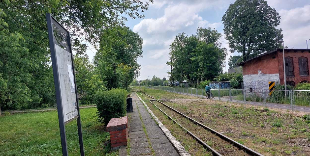 Stacja kolei wąskotorowej w Tarnowskich Górach nie wygląda zbyt efektownie i nie wiadomo, kiedy to się zmieni. Fot. Agnieszka Reczkin