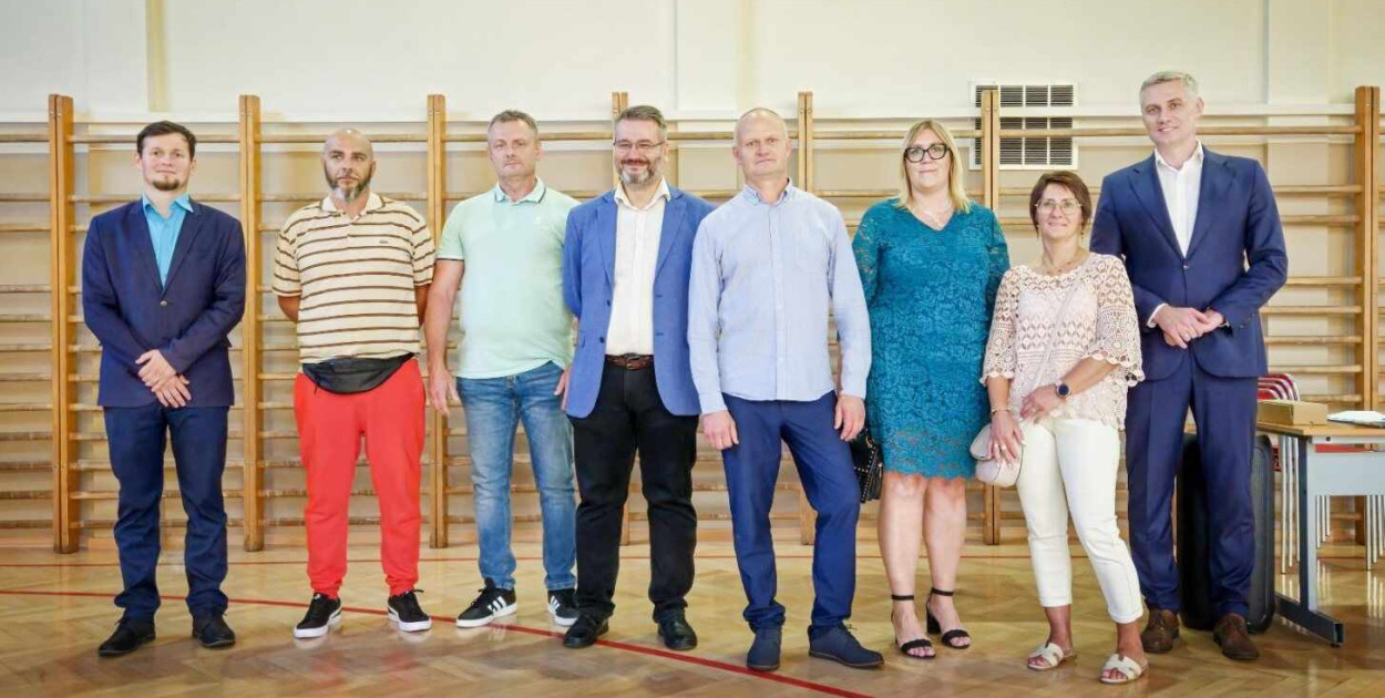 Rada sołecka Nowego Chechła z władzami gminy. Fot. Archiwum UG Świerklaniec