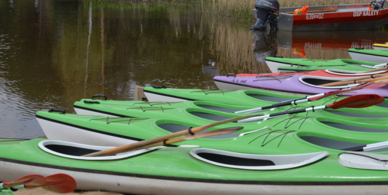 Kalety uruchomiły przy górnym stawie w Zielonej wypożyczalnię kajaków i desek SUP. Fot. Jarosław Myśliwski