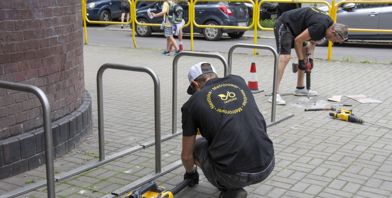 Montaż pierwszych stacji w Bytomiu. Fot. Archiwum UM w Bytomiu/Grzegorz Goik 