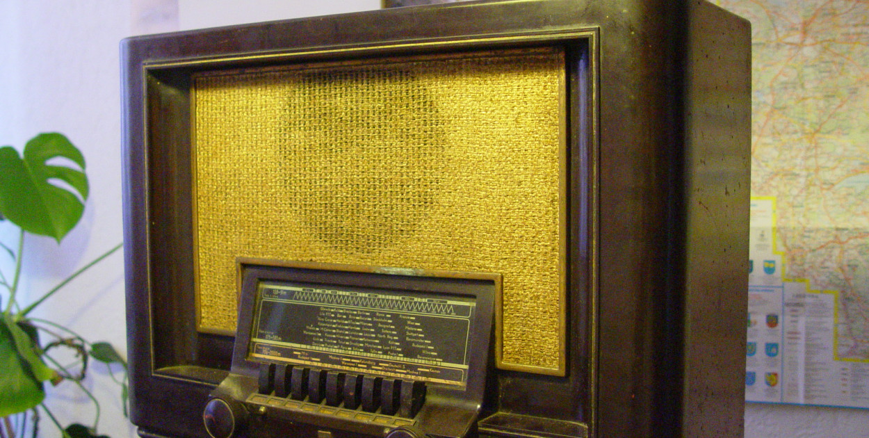 Przedwojenny radioodbiornik marki Phillips, który po ojcu odziedziczył  jeden z naszych czytelników.  Zdjęcia: Gabriel Kessner