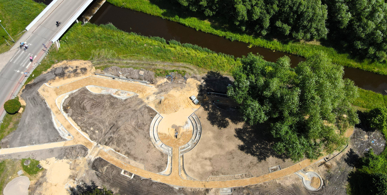 Nad Małą Panwią powstaje bulwar, na którym będzie m.in. tężnia solankowa. Fot. Jarosław Myśliwski 