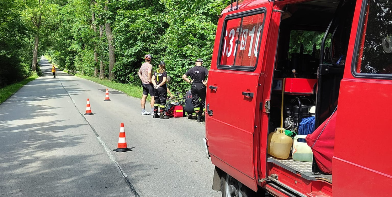 Pechowa awaria roweru. Fot. OSP Szałsza