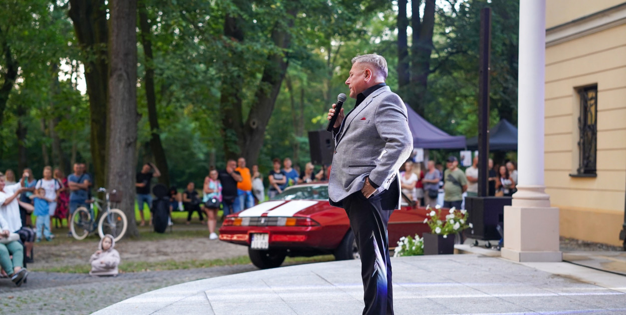 Wieczorem wystąpi Krzysztof Hanke, który niedawno bawił publiczmość w Pałacu w Rybnej. Fot. Archiwum UM Tarnowskie Góry