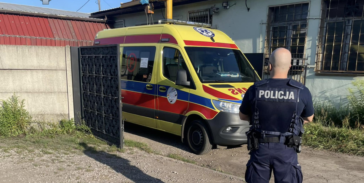 61-letni tarnogórzanin, właściciel firmy, który wykonywał swoją pracę w Miasteczku Śląskim, spadł z wysokości ok. 3 m. Fot. Archiwum policji