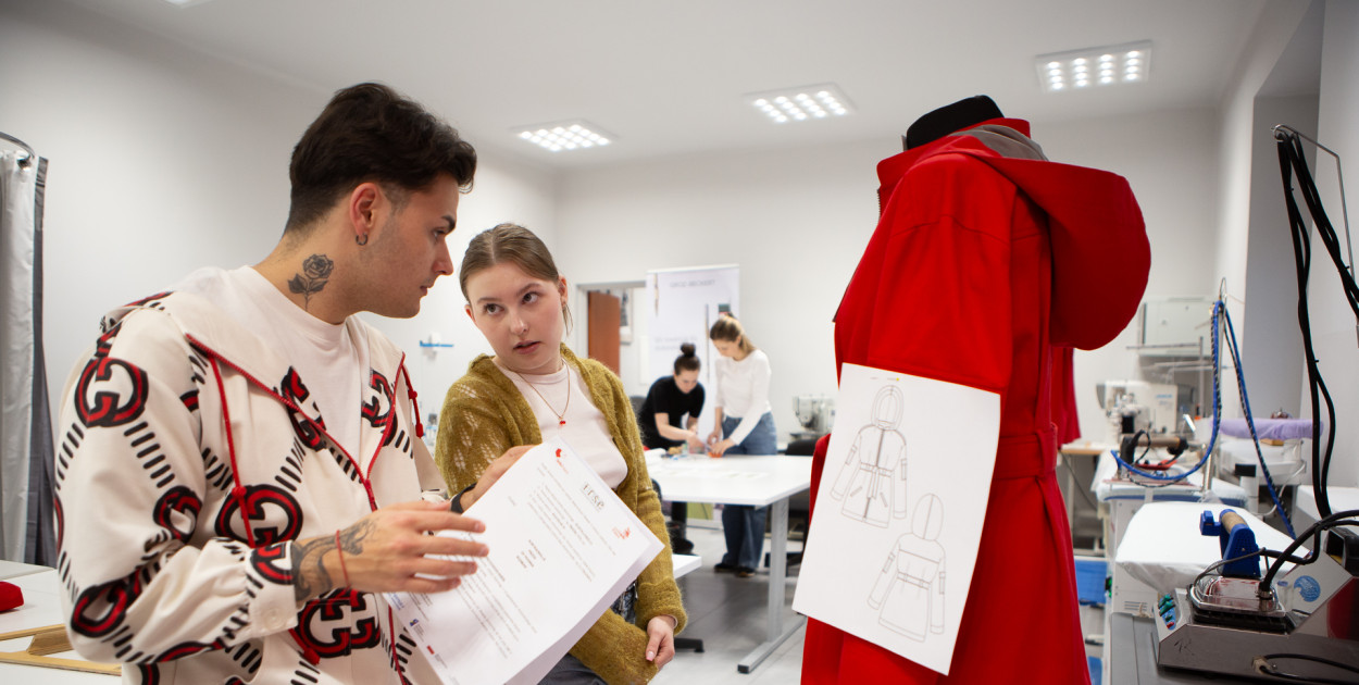 Zuzanna Wiktorowicz i Konrad Przybysławski będą reprezentować Polskę w EuroSkills 2025 w Danii. Fot. Archiwum Technikum nr 7 w Sosnowcu