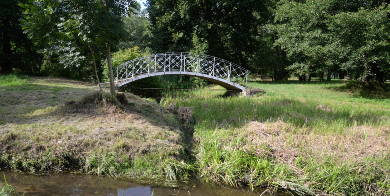 Chodzi o tzw. kłódki miłości na mostkach w parku w Świerklańcu. Fot. Agnieszka Reczkin