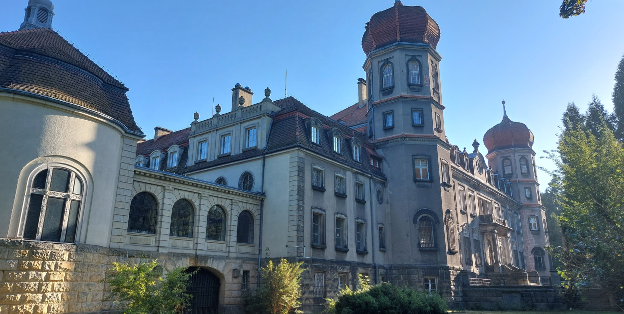 Pałac w Brynku wymaga inwestycji. Starostwo chce się pozbyć zabytku. Fot. Elżbieta Kulińska/Gwarek