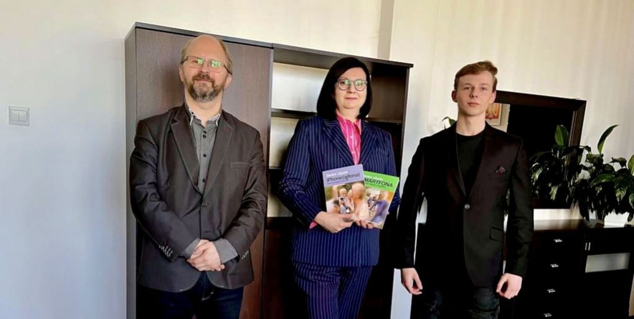 Uczeń klasy 5 A Zespołu Szkół nr 1 w Piekarach Śląskich Norbert Kwaśniak wydał swoją czwartą i piątą książkę. Fot. Archiwum szkoły