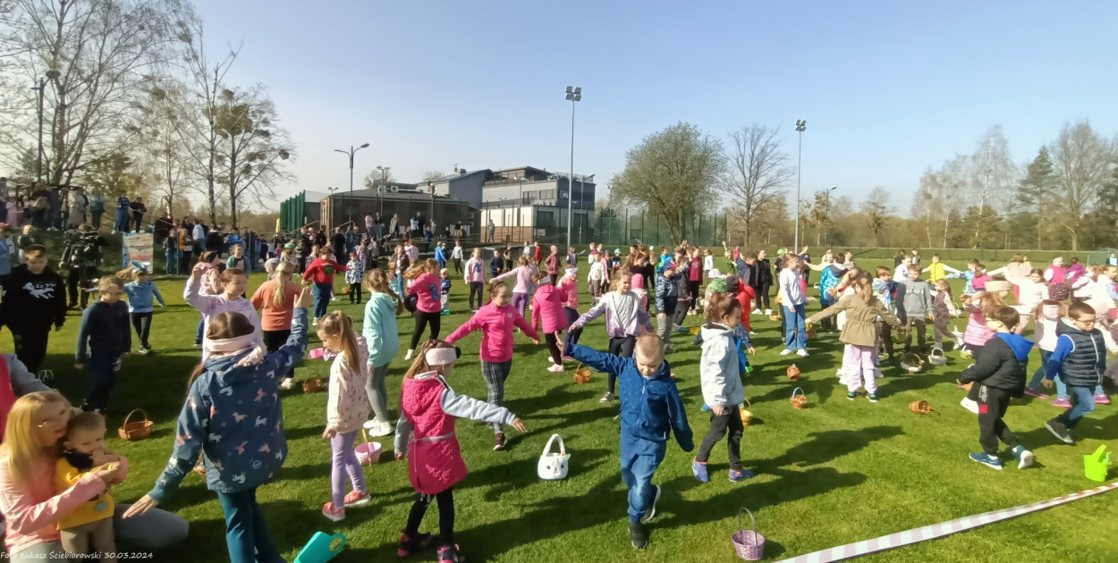 Jedna z poprzednich akcji szukania jajek w Piekarach Śląskich. Fot. Łukasz Ściebiorowski