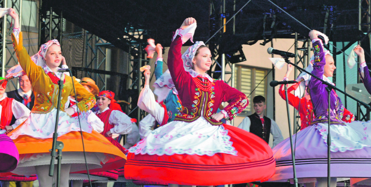 Są pieniądze m.in. na garderobę tancerzy Małego Śląska. Fot. Archiwum Gwarka