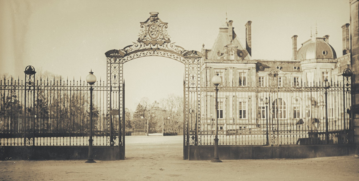 Ogrodzenie wraz z bramą, która ma trafić do Świerklańca. Zdjęcie archiwalne