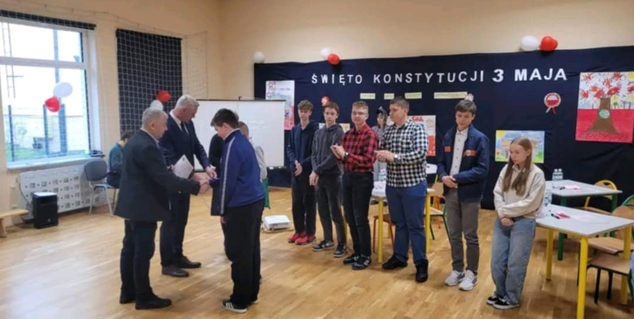 Quiz wiedzy obywatelskiej. Wygrała reprezentacja Nowego Chechła. Fot. Archiwum szkoły
