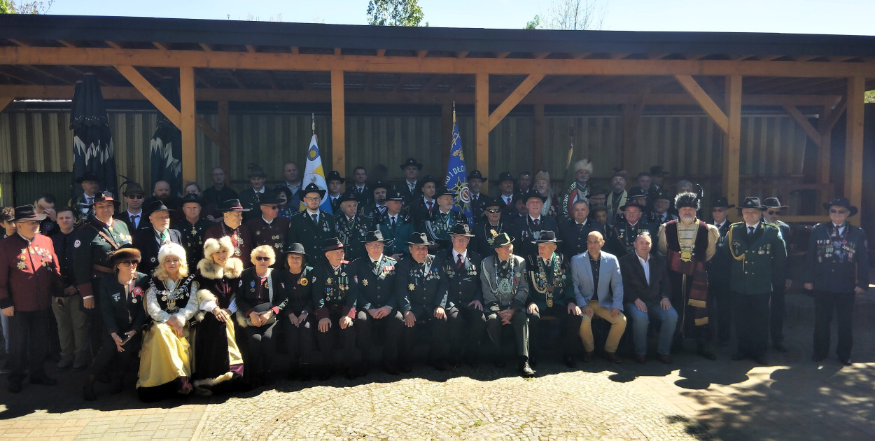 W ostatnią niedzielę kwietnia na strzelnicy tarnogórskiego Kurkowego Bractwa Strzeleckiego odbył się Turniej Otwarcia Sezonu Strzeleckiego Okręgu Śląskiego Zjednoczenia Kurkowych Bractw Strzeleckich RP.  Fot. KBS Tarnowskie Góry