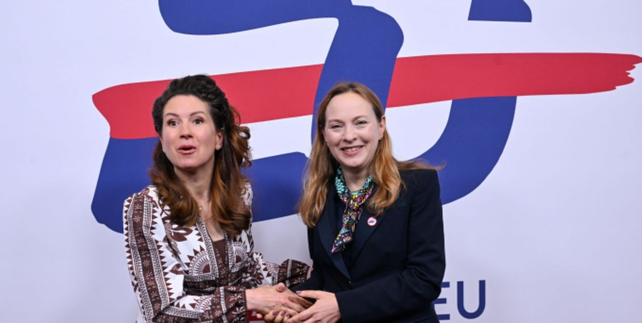 Przewodnicząca KR Kata Tutto (z lewej) i minister funduszy Katarzyna Pełczyńska-Nałęcz; fot. PAP/Radek Pietruszka