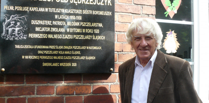 Autorem grafiki na tablicy jest Józef Kotuła z Mierzęcic. Fot. Agnieszka Reczkin