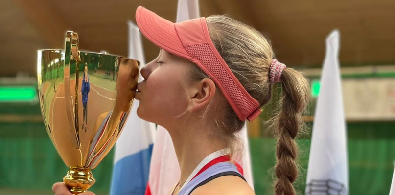 14-letnia Maja Pawelska z Szałszy wygrała tenisowe mistrzostwa Polski do lat 16. Fot. Archiwum klubu 
