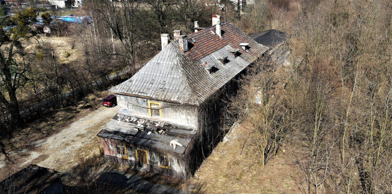 Miedary (gmina Zbrosławice). Pozostawiony na pastwę losu dworzec kolejowy. Fot. Jarosław Myśliwski