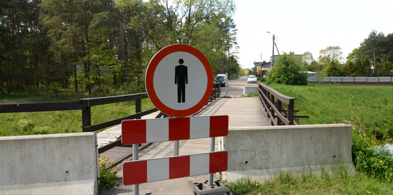 Zarząd Dróg Powiatowych w Tarnowskich Górach zamknął most nad kanałem burzowym w Zielonej. Fot. Jarosław Myśliwski