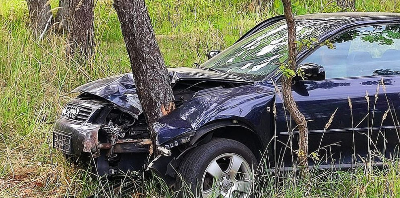 Wczoraj na drodze z Kalet-Miotka w kierunku Miasteczka Śląskiego 19-latek prowadzący wv uderzył w jadące przed nim audi. Fot. OSP Kalety