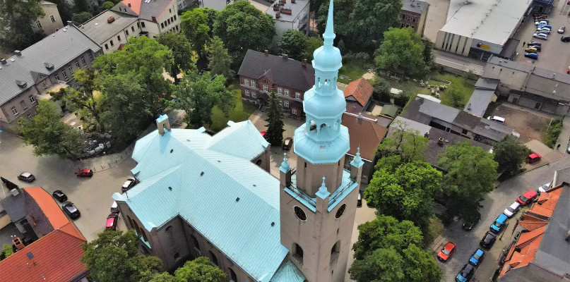 Tarnowskie Góry. W gałce z wieży kościoła śś. Piotra i Pawła znajdowały się m.in. monety z wieków od XVI do XIX. Fot. Jarosław Myśliwski