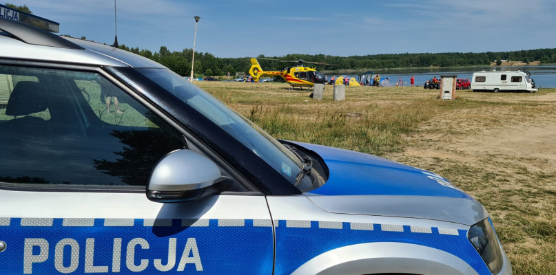 Helikopter LPR nad zalewem Nakło-Chechło. Fot. Archiwum KPP w Tarnowskich Górach 