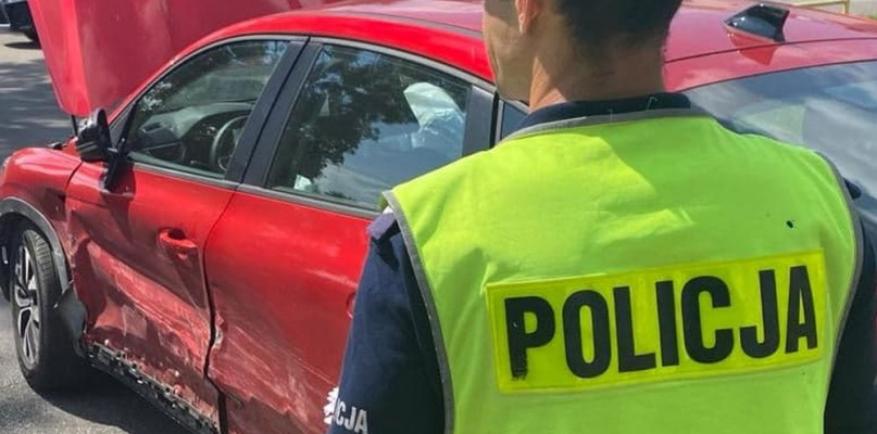 Policjanci ustalają okoliczności zdarzenia, do którego doszło na ul. Pyskowickiej w Tarnowskich Górach. Fot. Archiwum policji