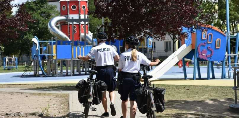 W Piekarach Śląskich część policjantów przesiadła się na rowery. Fot. Archiwum policji
