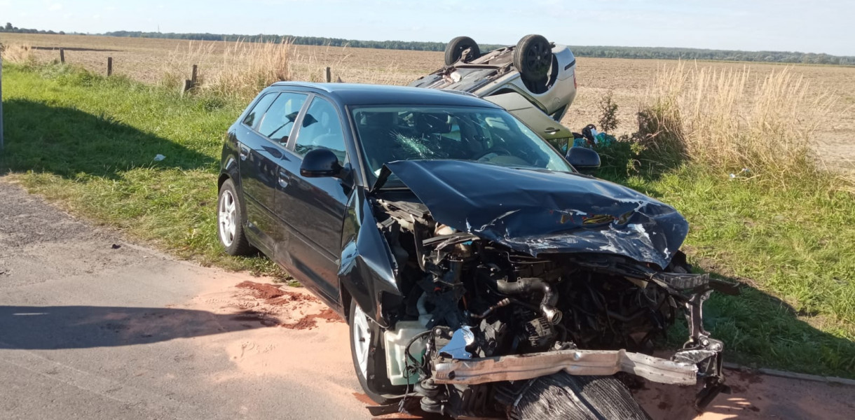 Zanotowano wiele kolizji. Na przykład w Świętoszowicach zderzyły się skoda i audi. Fot. OSP Świętoszowice