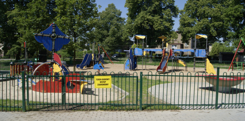 Zamknięty plac zabaw w Lasowicach. Fot. Alicja Jurasz