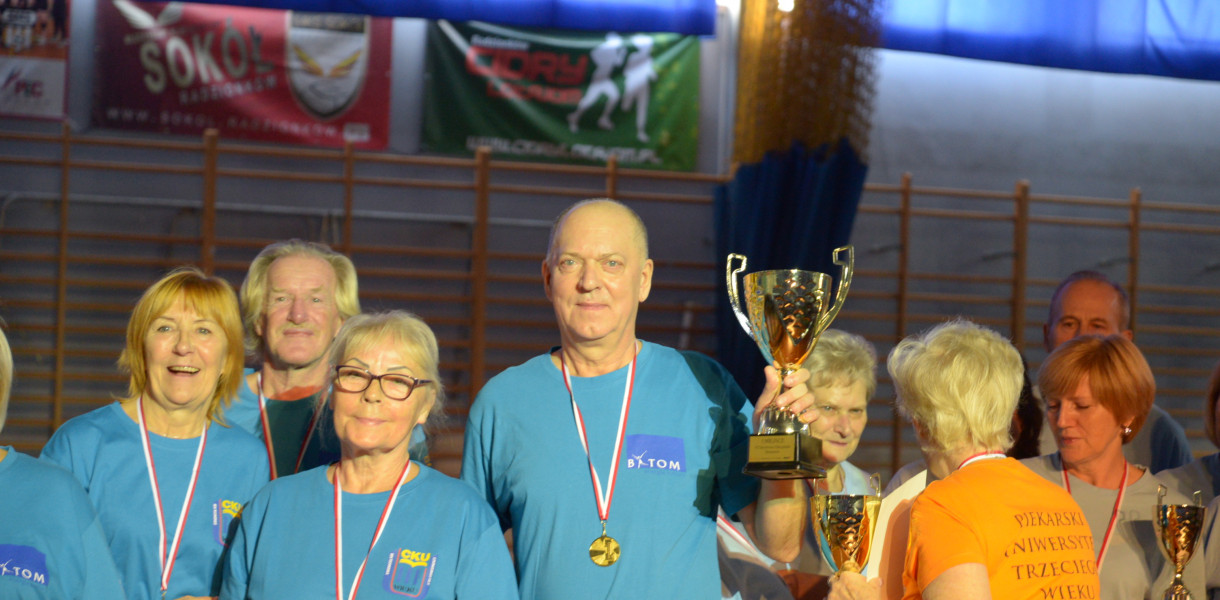 VI Sportową Olimpiadę Seniorów w Radzionkowie wygrał Uniwersytet Trzeciego Wieku z Bytomia, Fot. Jarosław Myśliwski