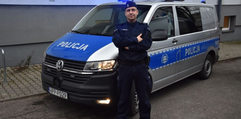 Mł. asp. Leszek Brylski uratował życie 81-latce. fot. Archiwum policji