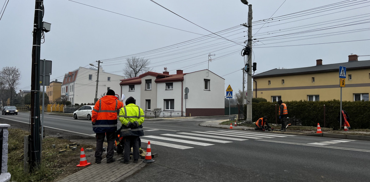 Trwają prace przy przejściu dla pieszych w Bobrownikach Śl. Fot. Jacek Boroń Zarząd Dzielnicy 