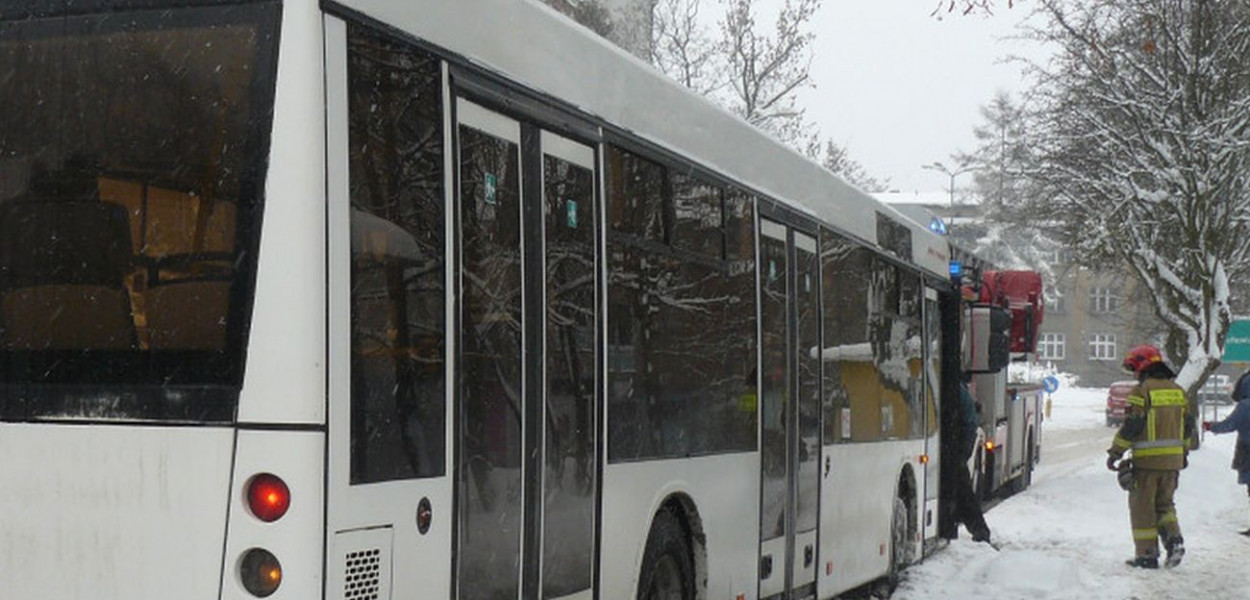 Dzień później w poślizg wpadł autobus linii 83. Fot. Agnieszka Reczkin