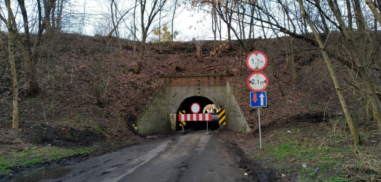 Zamknięty przejazd na ul. Szybowej. Fot. Elżbieta Kulińska