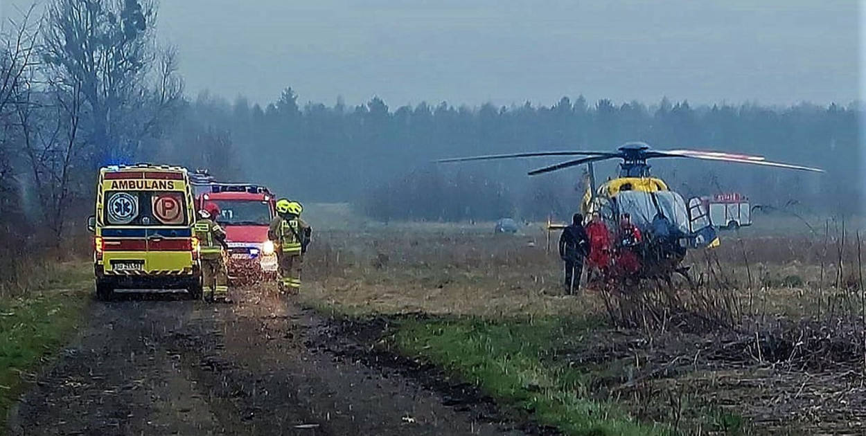 Wczoraj w miejscowości Ossy (gmina Ożarowice) po godz. 17 doszło do wypadku, w którym ranny został 57-letni mężczyzna. Wezwano śmigłowiec LPR. Fot. OSP Ossy