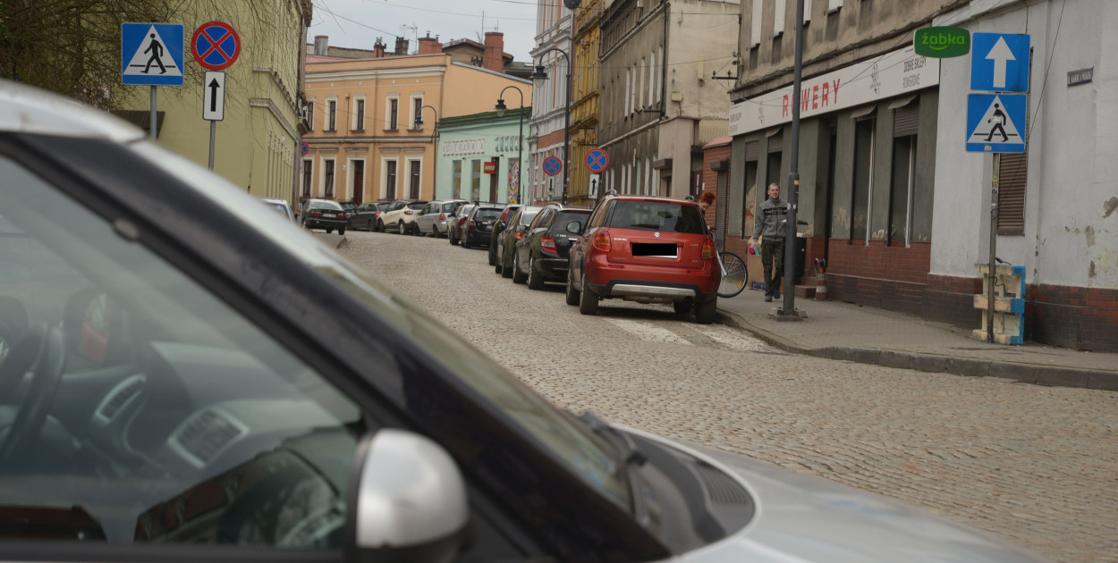 O potrzebie zwiększenia miejsc parkingowych w Tarnowskich Górach mówiono już ćwierć wieku temu. Fot. Jarosław Myśliwski