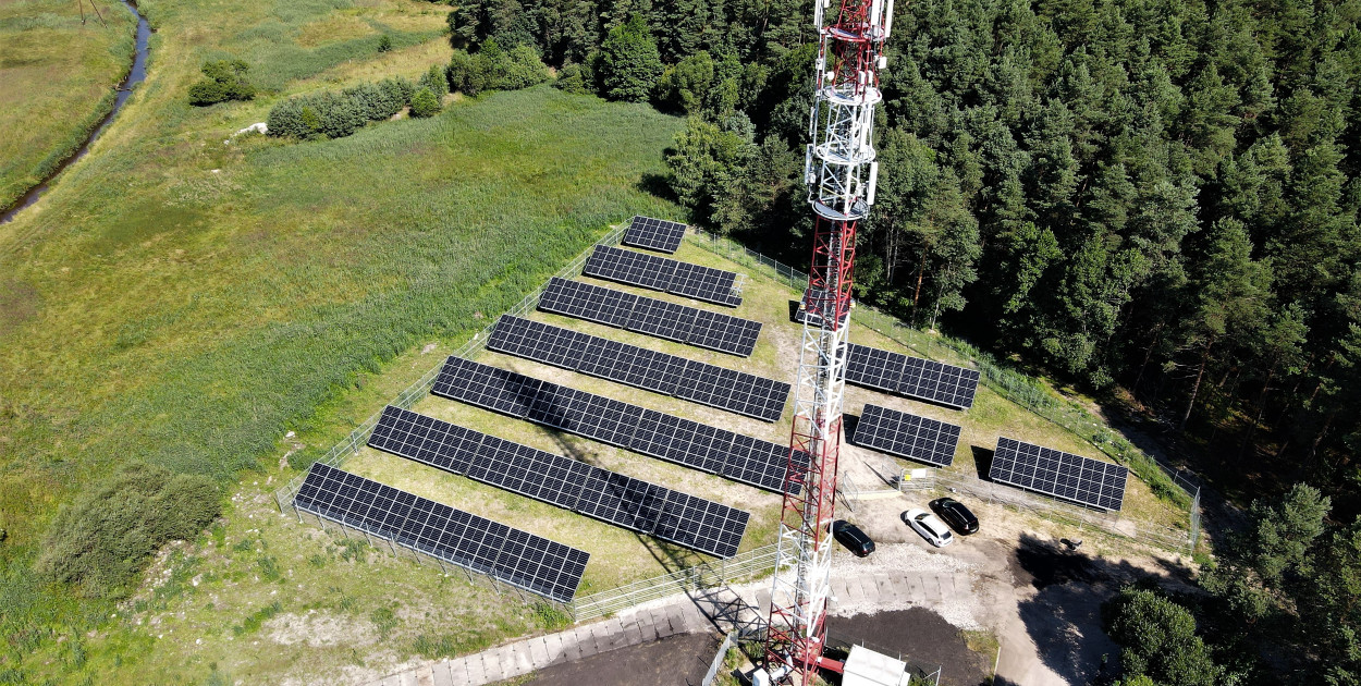 W 2021 r. wybudowano przy Miejskiej Oczyszczalni Ścieków w Kaletach instalację fotowoltaiczną. Jej moc szczytowa sięga 200 kW. Fot. Jarosław Myśliwski