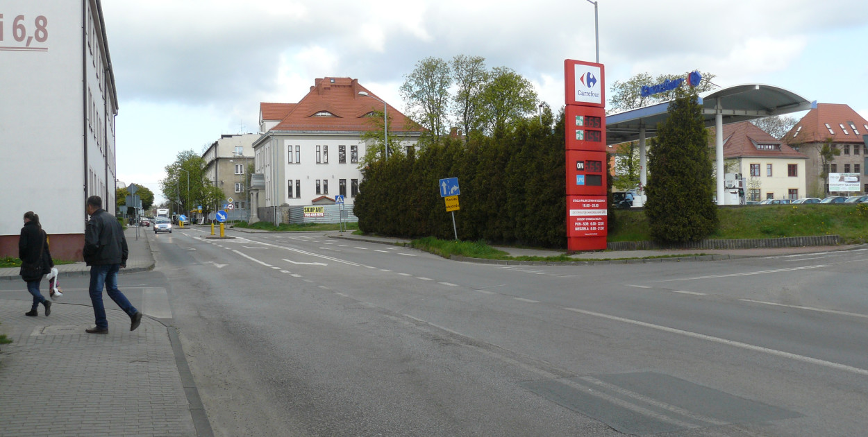 Mieszkańcy mówią, że zgodzili sie na utrudnienia związane z sąsiedztwem marketu, ale w zamian mieli mieć możliwość darmowego parkowania. Fot. Agnieszka Reczkin