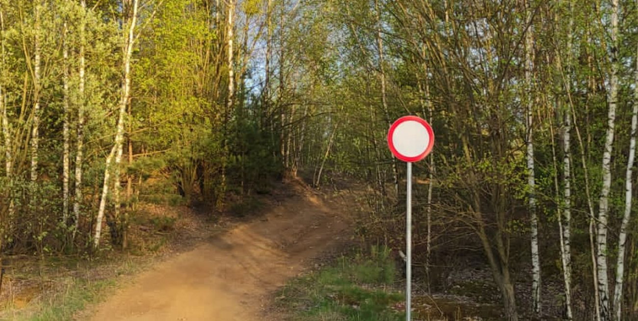 Miejski Zarząd Ulic i Mostów ustawił znaki zakazu ruchu. Fot. Archiwum czytelnika