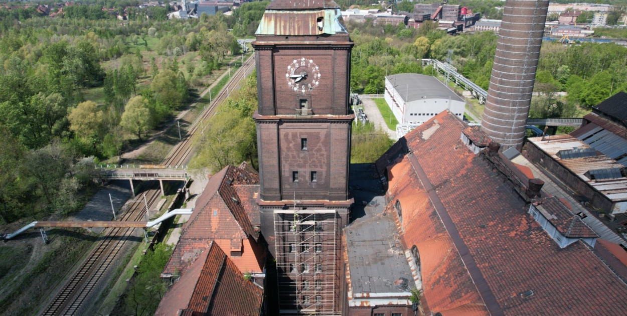 Rozpoczął się remont dachu wieży EC Szombierki. Fot. Arkadiusz Janocha/UM w Bytomiu 