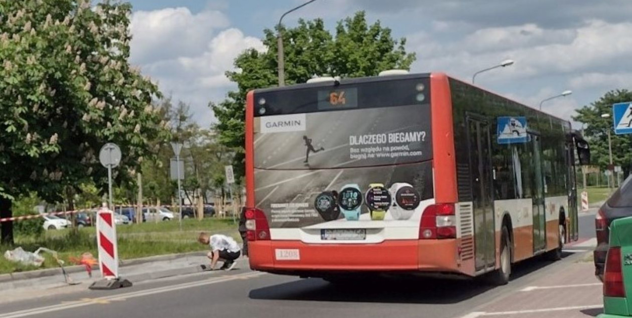 Kierowcy narzekają na zbyt wąską drogę. Fot. Jacek Tarski